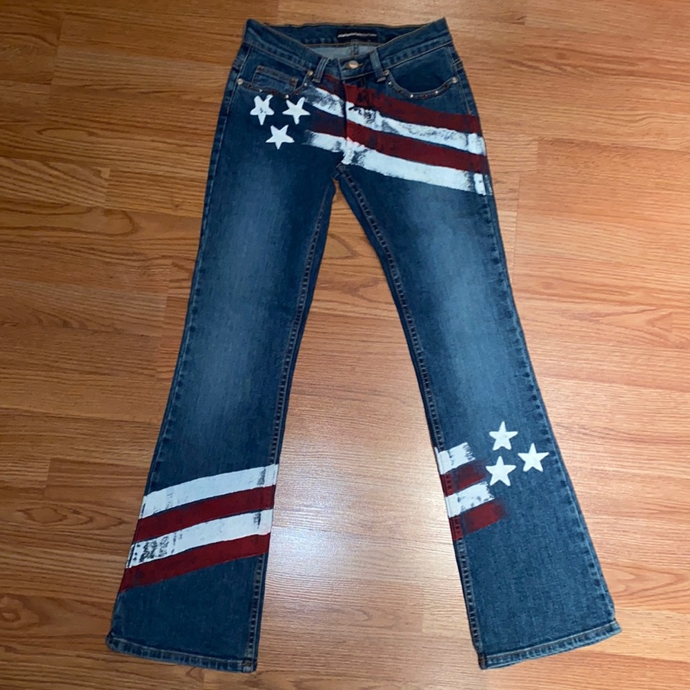 VINTAGE LOW RISE BEBE AMERICAN FLAG RHINESTONE JEANS WITH SLIGHT FLARE AT BOTTOM
